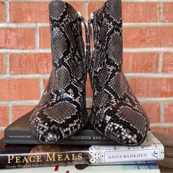 EUC Dolce Vita Grey & Black Snake Print Block Heel Booties Size 9 - Picture 4 of 9